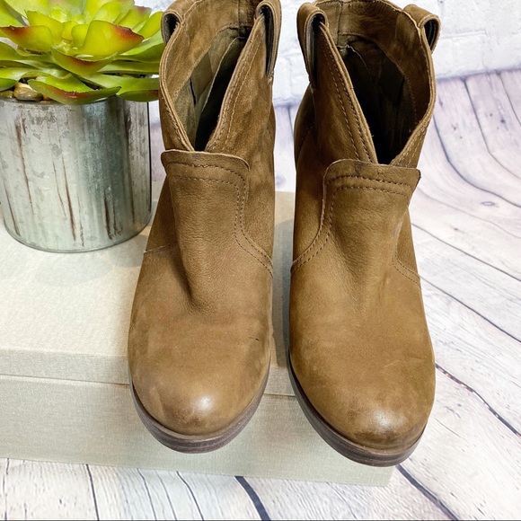 Vince Camuto ‘Hillsy’ Almond Toe Ankle Bootie - Picture 2 of 8